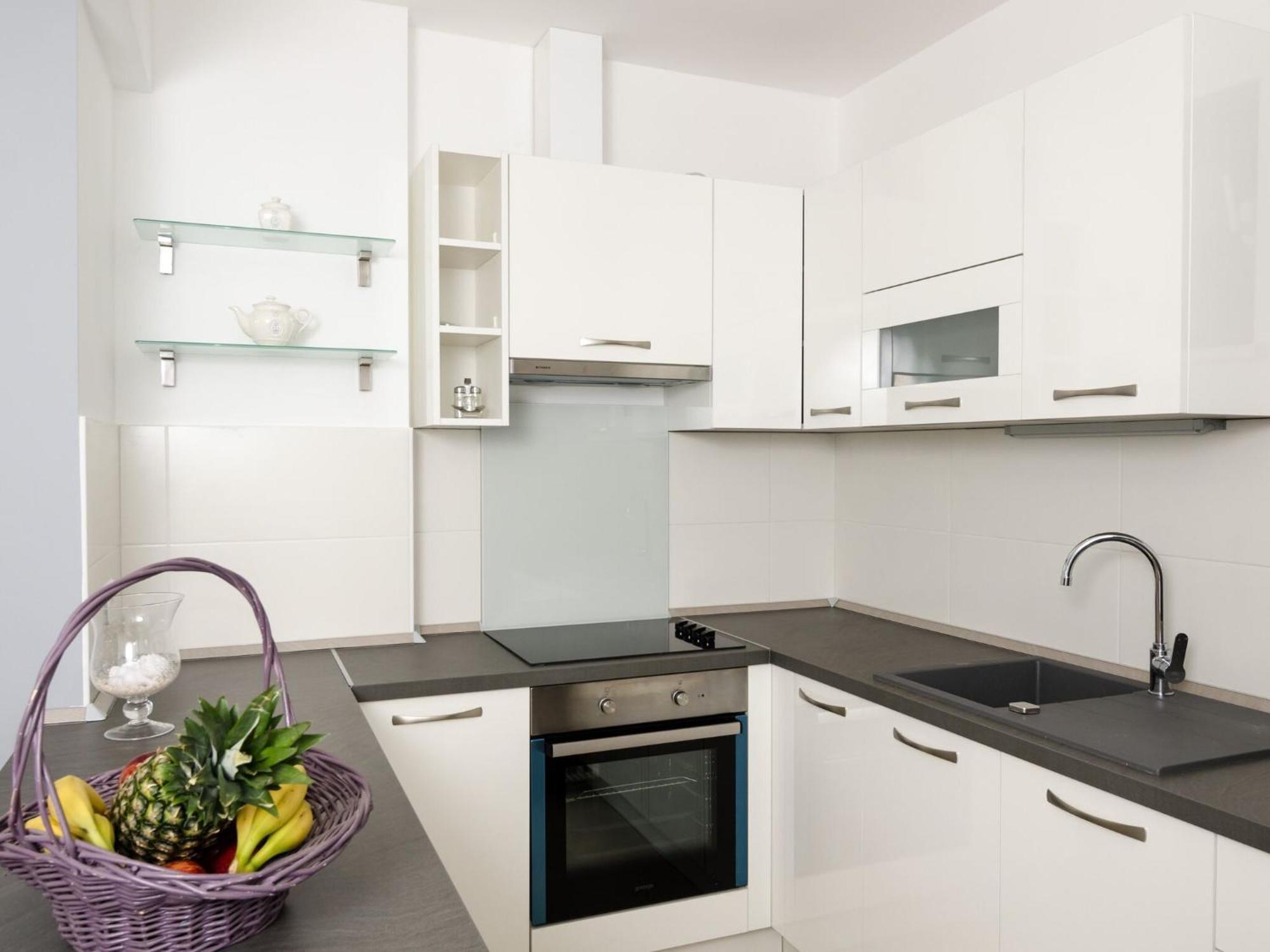 Atlant - One Bedroom With Balcony And Side Sea View *