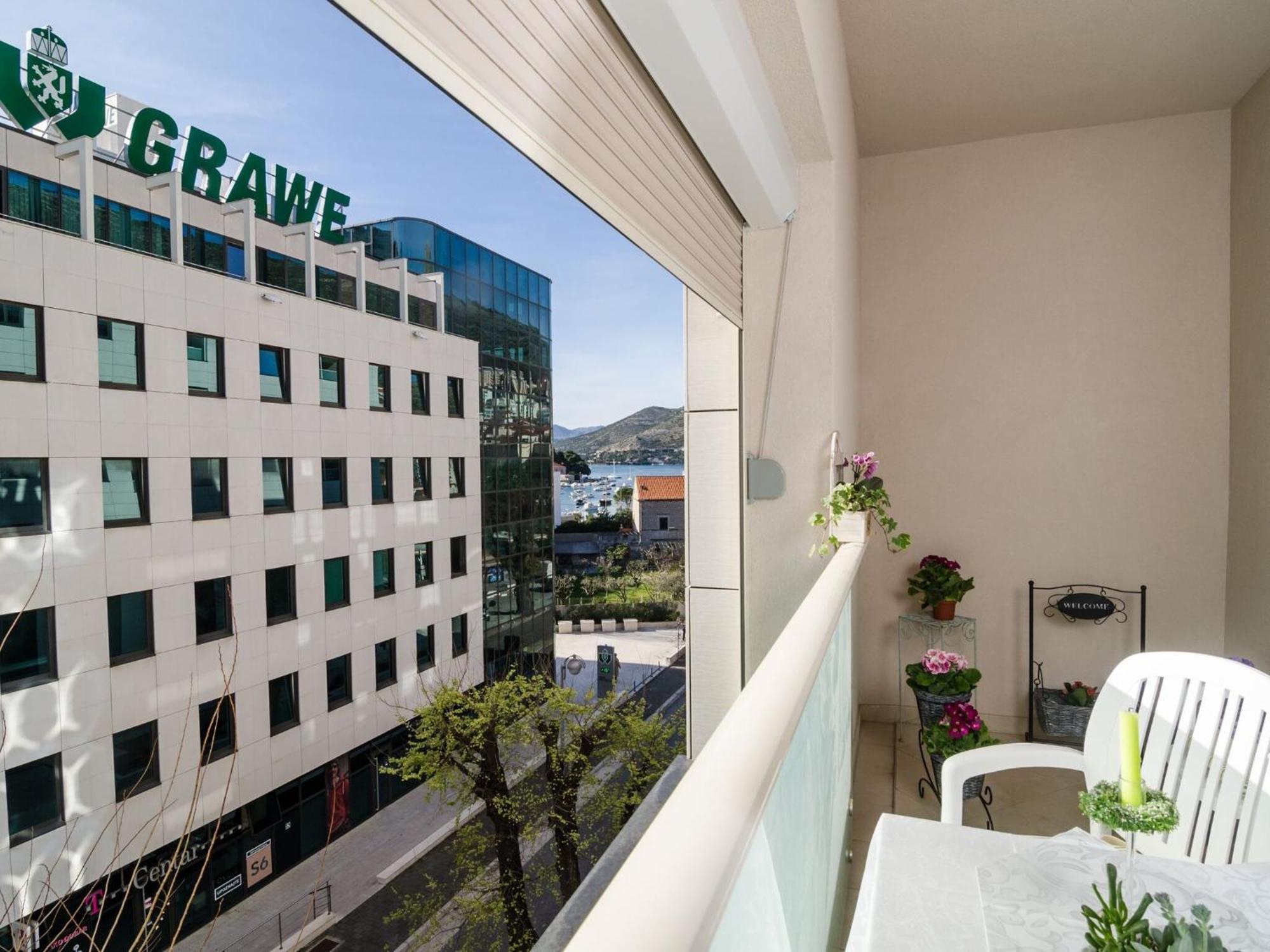 Atlant - One Bedroom With Balcony And Side Sea View *