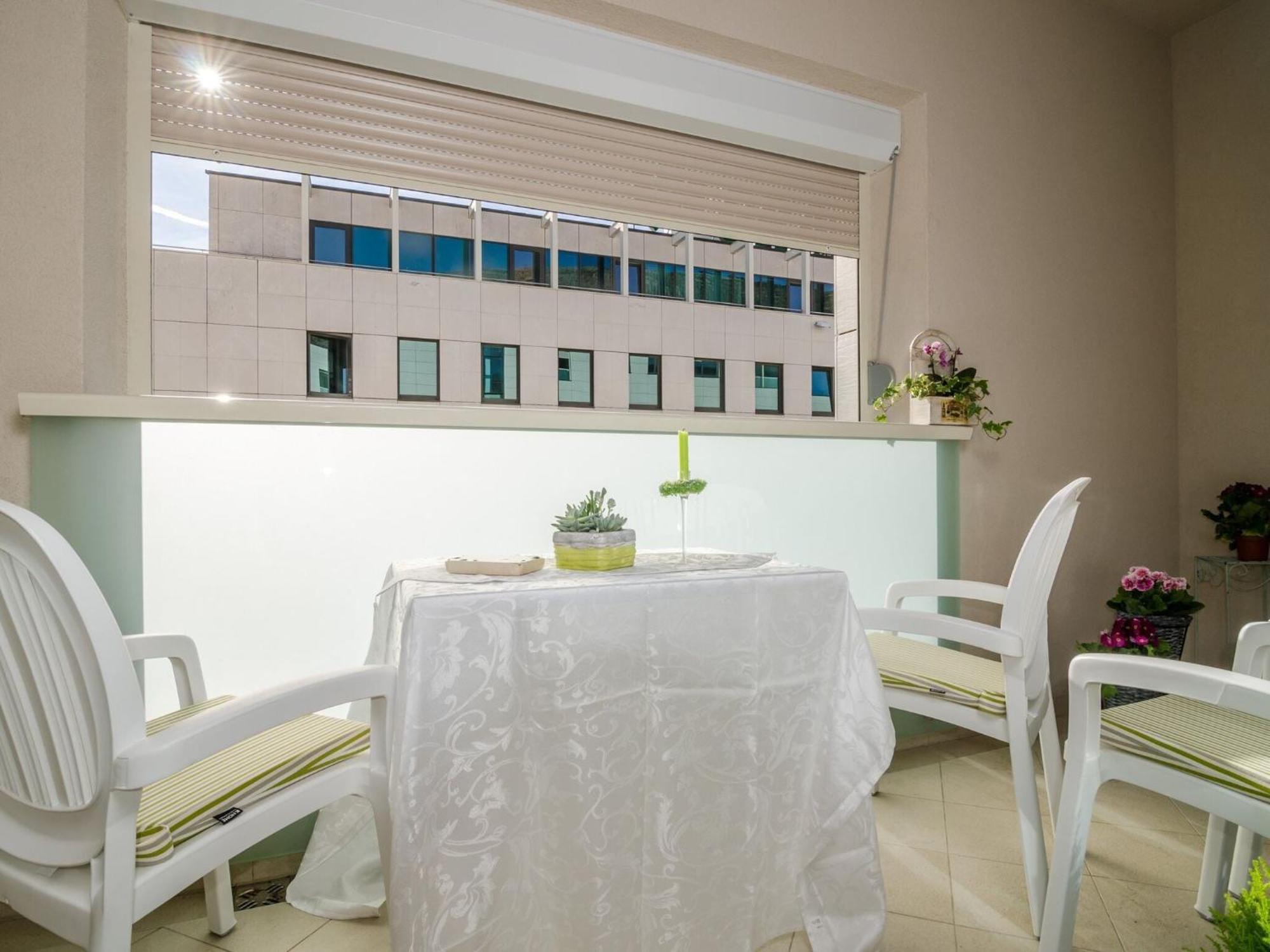 Atlant - One Bedroom With Balcony And Side Sea View *