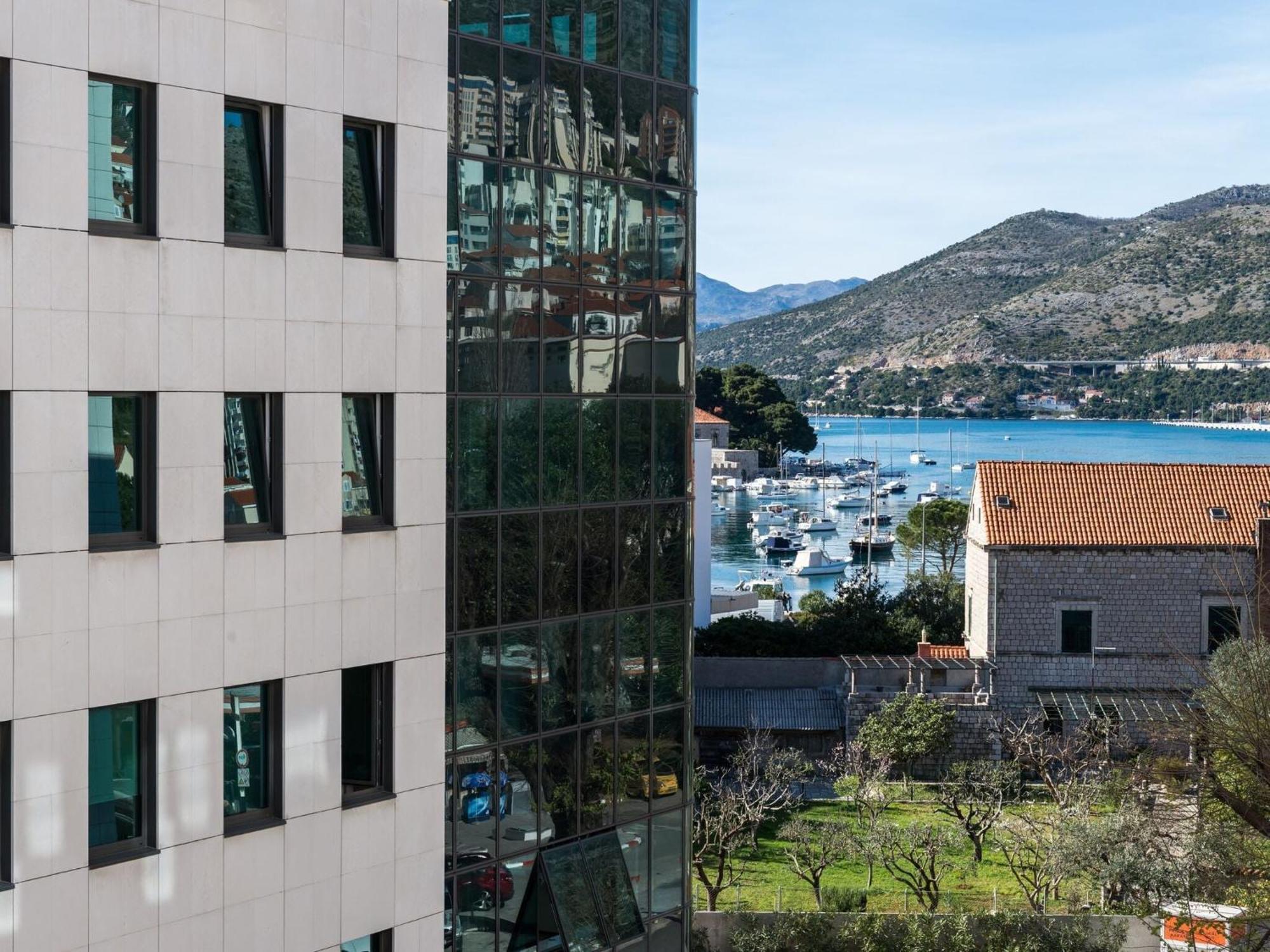 Atlant - One Bedroom With Balcony And Side Sea View